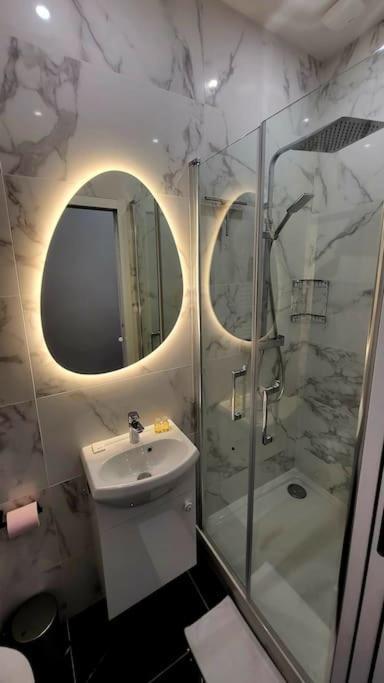 Fully Renovated Historic Apt In Heart Mouffetard Paris Extérieur photo