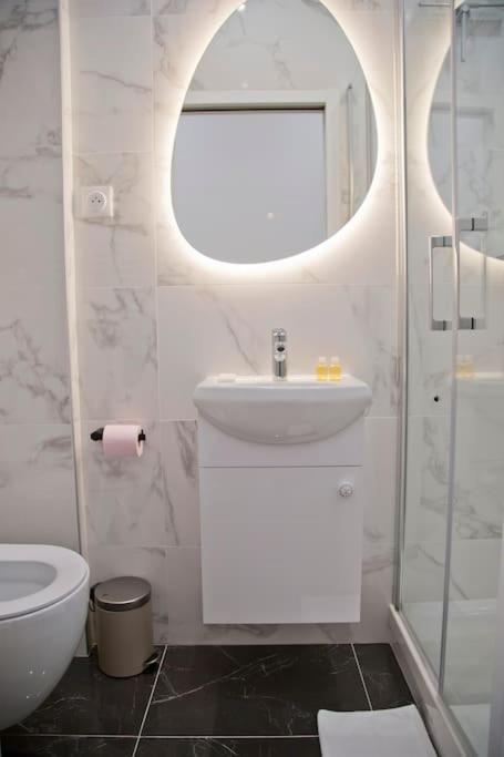 Fully Renovated Historic Apt In Heart Mouffetard Paris Extérieur photo